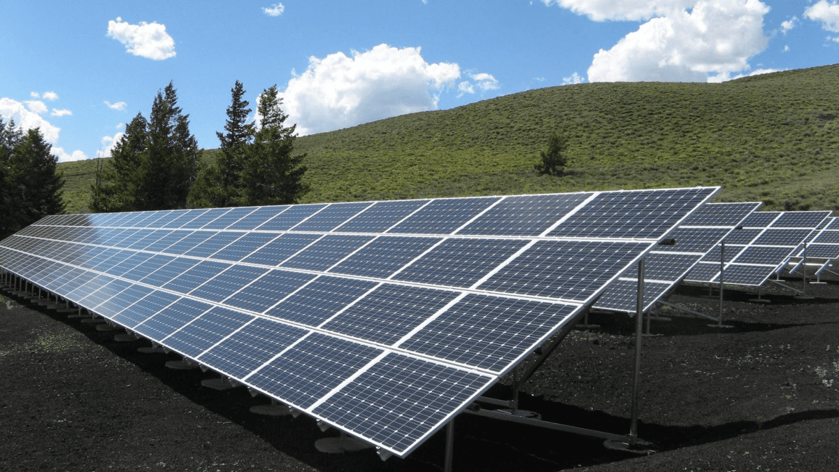 choosing the right solar lights for your off the grid home